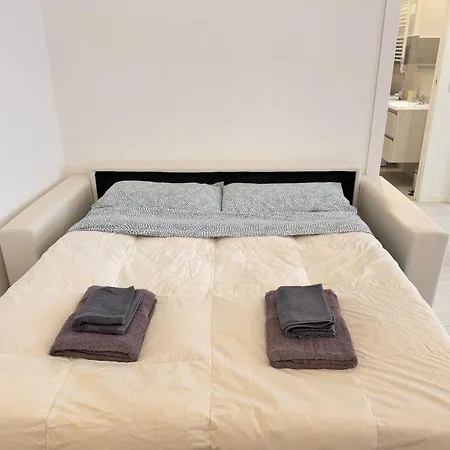 Apartment 10 Minutes' Walk From The Railway Station