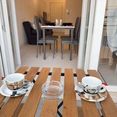 10 Minutes' Walk From The Railway Station *