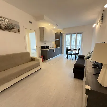 Apartment 10 Minutes' Walk From The Railway Station *