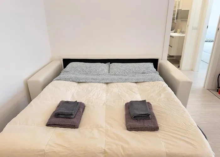 Apartment 10 Minutes' Walk From The Railway Station