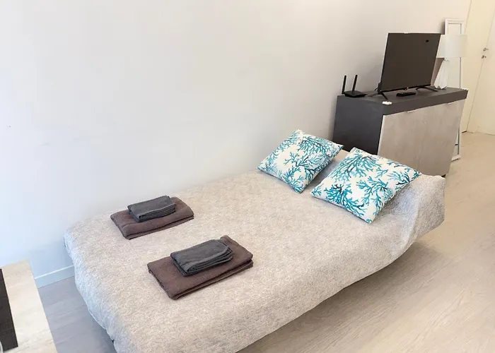 Apartment 10 Minutes' Walk From The Railway Station