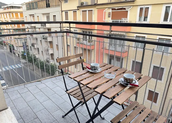 10 Minutes' Walk From The Railway Station