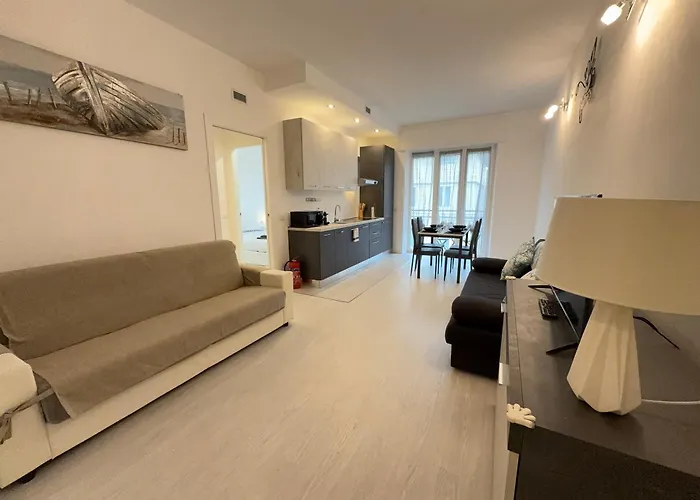 Apartment 10 Minutes' Walk From The Railway Station *