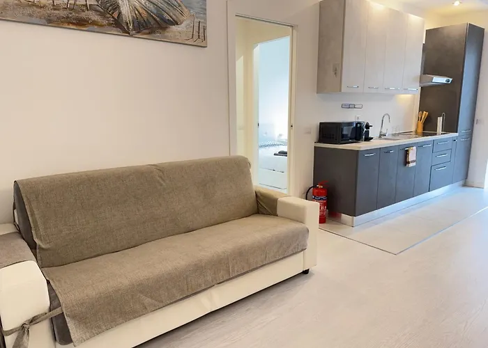 Apartment 10 Minutes' Walk From The Railway Station *