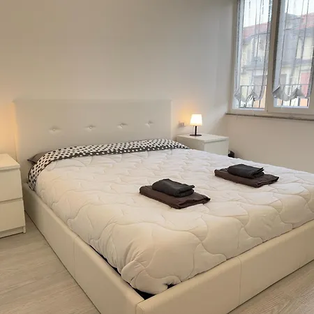 10 Minutes' Walk From The Railway Station *