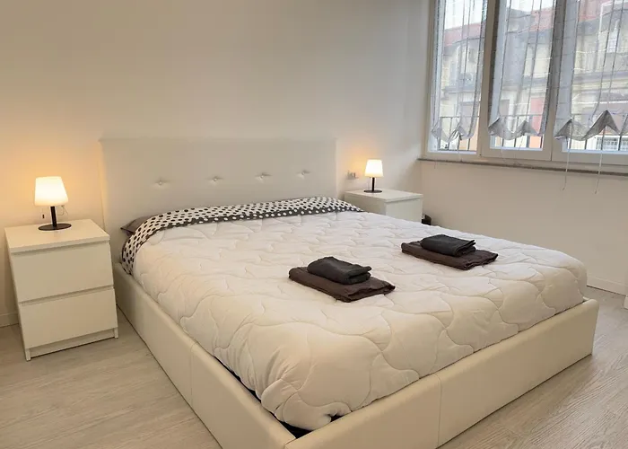 10 Minutes' Walk From The Railway Station *