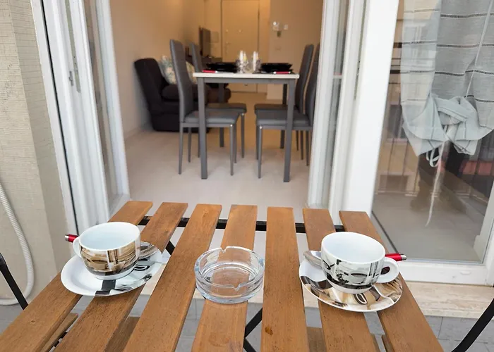 10 Minutes' Walk From The Railway Station *