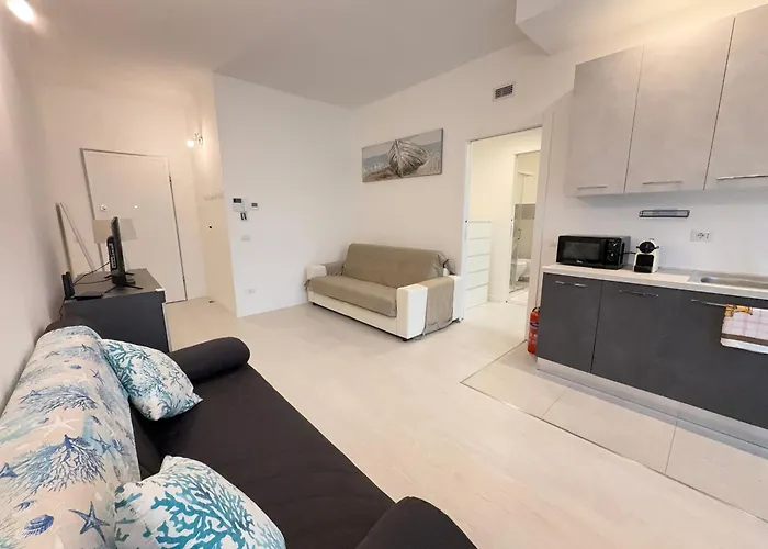 10 Minutes' Walk From The Railway Station